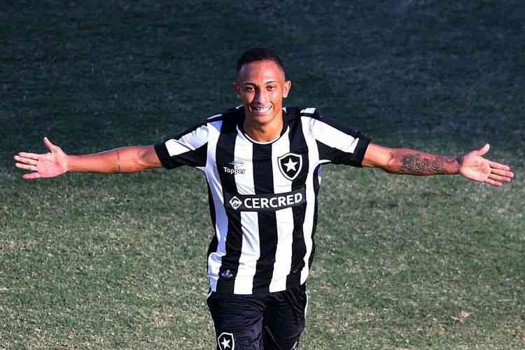 Nei cita 'expectativa' por Lucas Campos, mas agente recua: 'A princpio, fica no Botafogo'